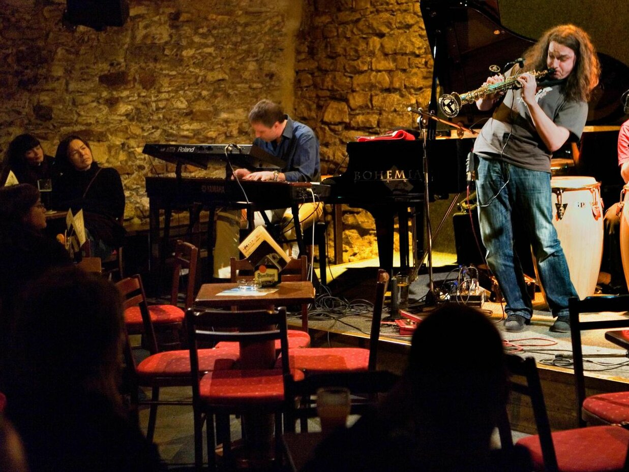 Lucas Vallecillos - Jazz Club Prag - alamy.com