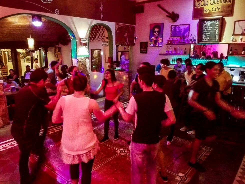 https://www.inlocamotion.com/dance-salsa-bachata